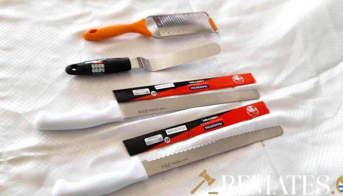 cuchillo de cortar pan dos cuchillos de torta y rallador