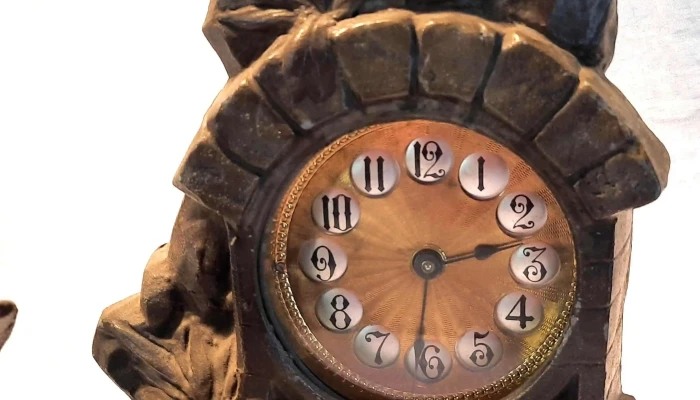 Divina Pieza En Petit Bronce Con Reloj Y 2 - 05-06-2021