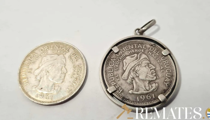Dos Monedas Gaucho De Plata Uno Engarza 1 - 17-06-2021