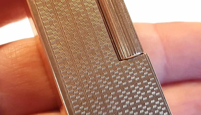 Encendedor maquina Dunhill con cubierta de oro 18k a la vista