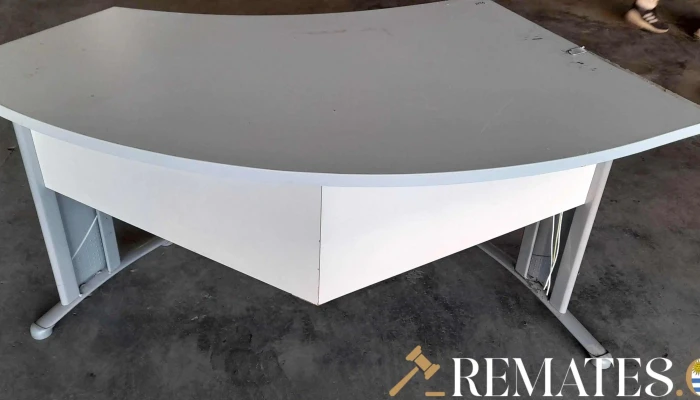 escritorio medio punto tapa blanca base de hierro