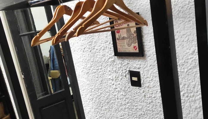 Excelentes exhibidores, percheros de ropa