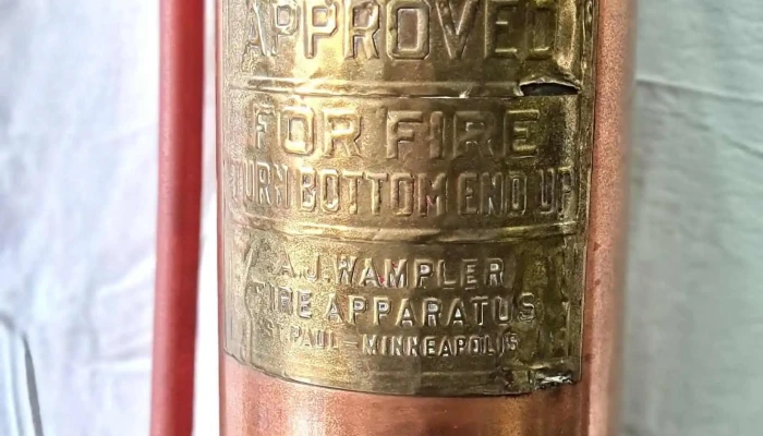 Extinguidor antiguo en cobre completo