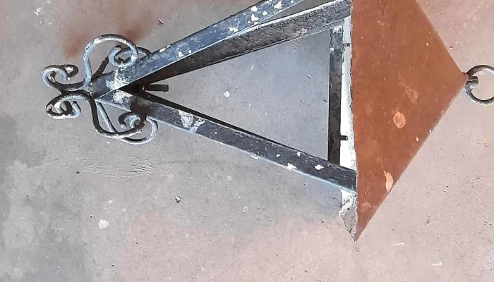 farol colonial en hierro sin vidrio