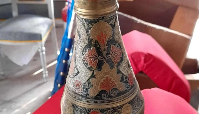 florero de metal