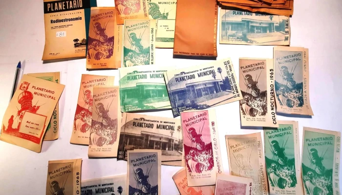 Gran Lote De Folletos De Exposiciones De 2 - 05-06-2021