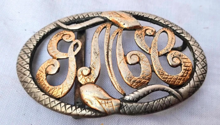 Hebilla plata y oro con iniciales