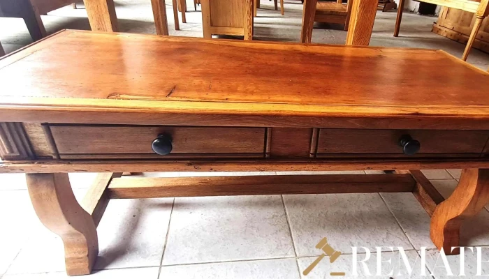 Hermosa mesa ratona dos cajones lustrada