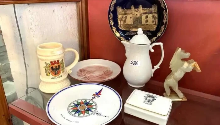 Jarra De Cerveza, Cafetera Platos Decorativos Y Caballo En Agata