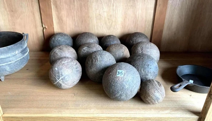 Juego De Bochas En Madera Dura Son 12 Y 4 - 06-12-2020