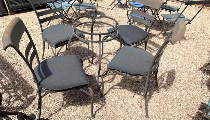 Juego De Patio Mesa Sin Tapa Y 4 Sillas Con Almohadones