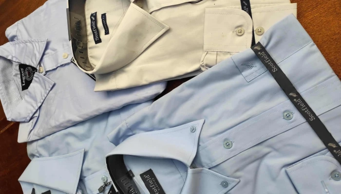 lote de 17 camisas de hombre con detalles