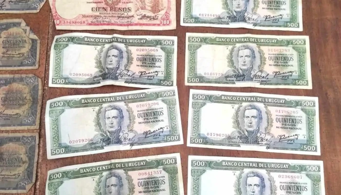 Lote de 40 billetes uruguayos