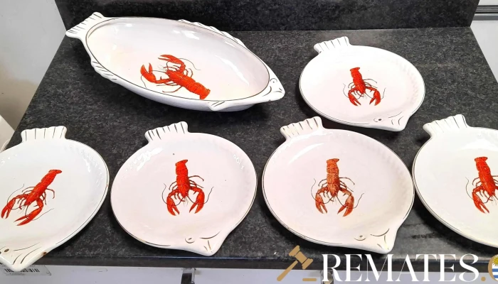 lote de 5 platos y fuente de pescado. Blancos con dibujo de cangrejo