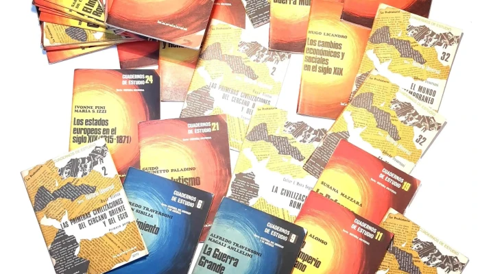 Lote de Cuadernos de Estudio temas de historia Universal variada