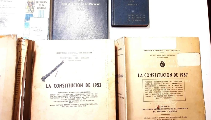 Lote De Libros Sobre La Constitucion 196 4 - 05-06-2021