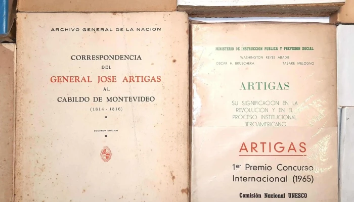 Lote De Libros Varios Sobre Jose Artigas -  3 - 05-06-2021