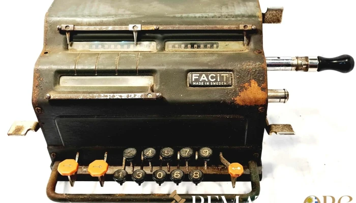 Maquina sumadora antigua Facit sueca