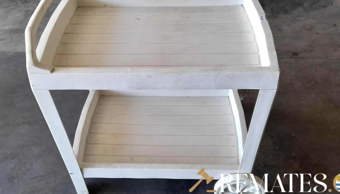 mesa auxiliar de patio en Pvc con estante bajo y 2 ruedas