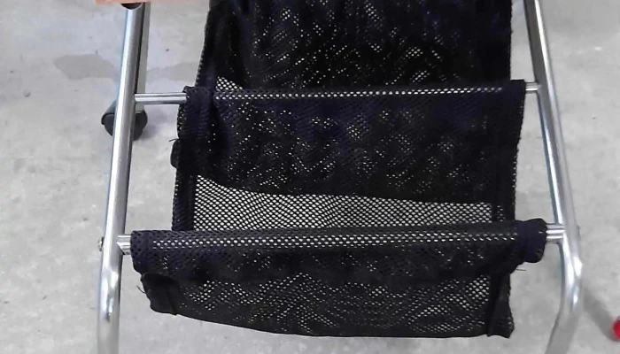 mesa baja base de año tapa en Mdf, con revistero inferior en tela negra