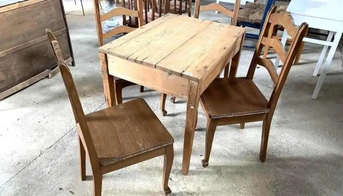Mesa De Campo Y 4 Sillas En Pino 0,83 X 0,64 X 0,75