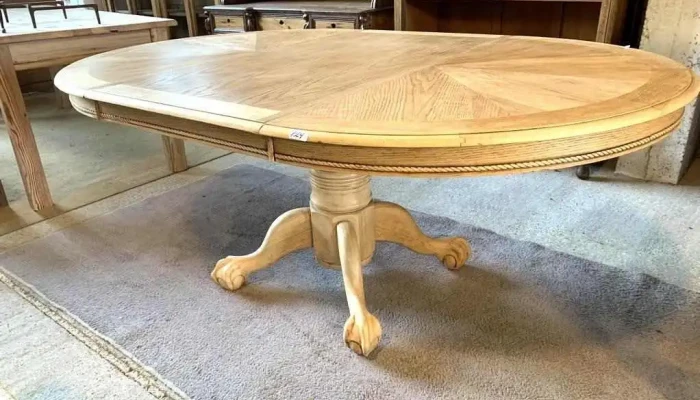 Mesa De Comedor  Oval Enchapada En Roble c/ Pie Central, Extensible ( C/ Ext 1,82 X 1,20 X 0,76 Alto)  (sin Extension Circular 1,20 Diam.)