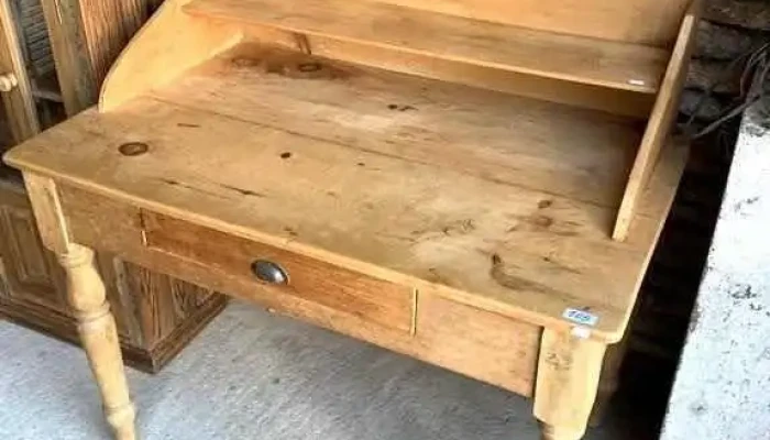 Mesa Escritorio En Pino Blanco Patas Torneadas 1,05 X 0,67 X 1,04 Alto