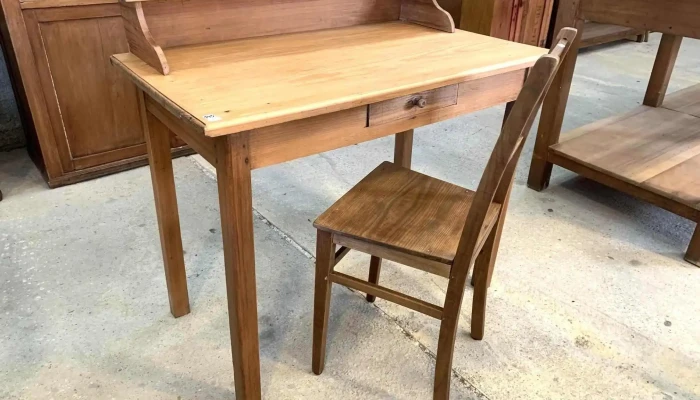 Mesa Escritorio En Pino Brasil Con Alzada Y Silla 1m X 0,58 X 0,94 Alto