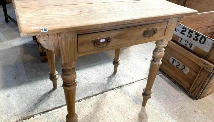 Mesa Escritorio  En Roble Patas Torneadas 1 Cajon 0,90 X 0,57 X 0,75 Alto