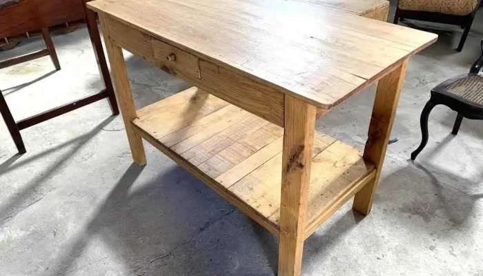 Mesa Isla En Pino Tapa Eucaliptus Con Cajon 1,34 X 0,64 X 0,90 Alto