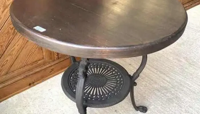 Mesa Pie De Hierro Tapa Circular 0,69 Diam. 0,72 Alto