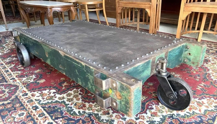 Mesa Ratona Artesanal Lapacho,  Hierro, Chapa C/  Remaches Y 2  Ruedas 1,53 X 0,83 X 0,30 Alto