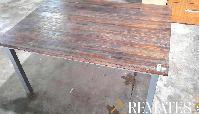 mesa ratona base de tubular y tapa madera maciza