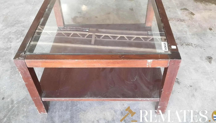 mesa ratona en madera tapa de cristal