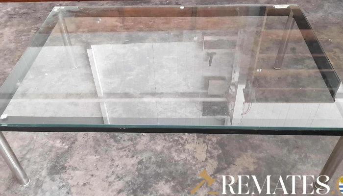 mesa ratona tapa de cristal y base de hierro cromada