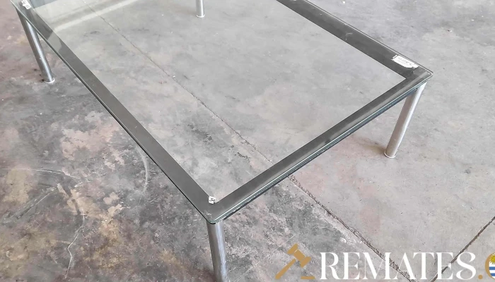 mesa ratona tapa de cristal y base de hierro cromada