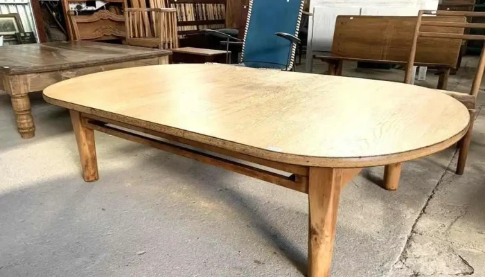 Mesa Ratona Tapa  Enchapada En Roble Y Patas De Pino 1,74 X 1,10 X 0,46 Alto