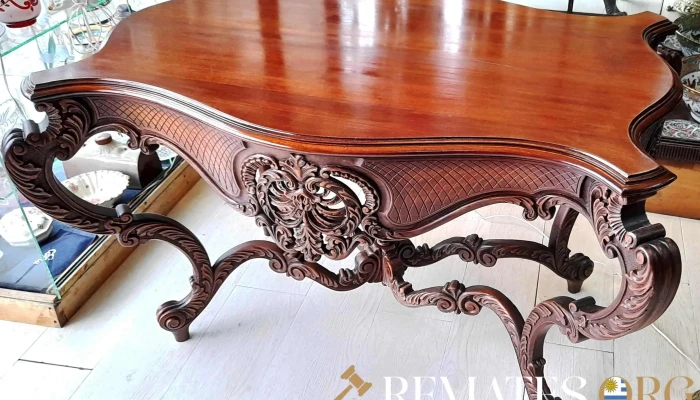 Mesa Victoriana firmada ebanista sanducero Miguel A.Barchi
