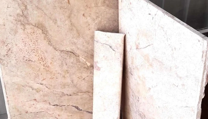 mesada de marmol blanca y rosa con pileta doble