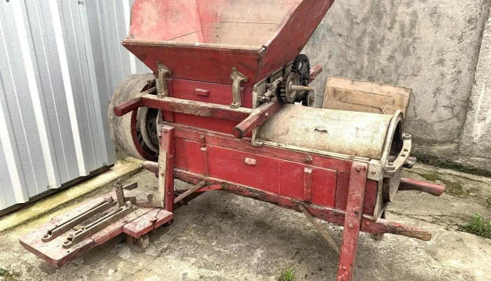 Moledora De Uva C/ Tolva Estructura De Madera