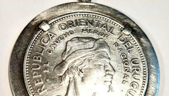 Moneda Del Gaucho 1961 En Plata Engarzad 1 - 17-06-2021