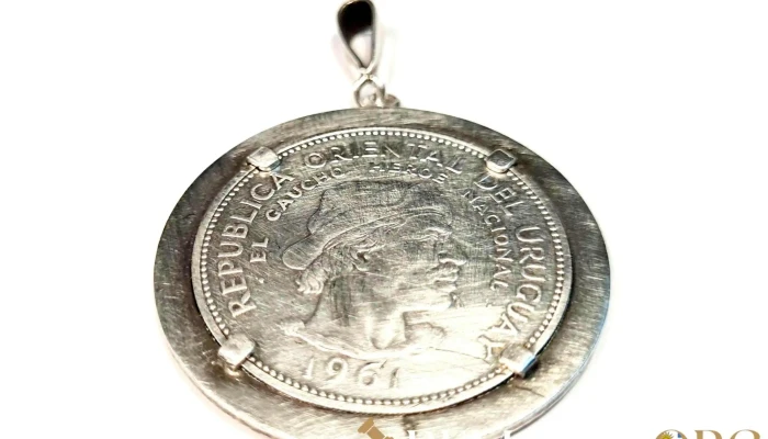 Moneda Del Gaucho 1961 En Plata Engarzad 2 - 17-06-2021