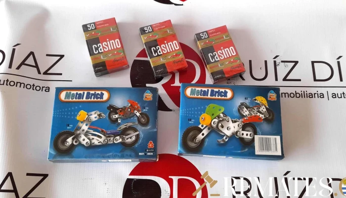 moto para armar y 3 juegos de carta