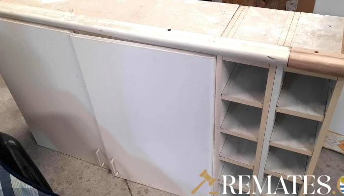 Mueble Aereo Blanco De Dos Puertas Y Vinera