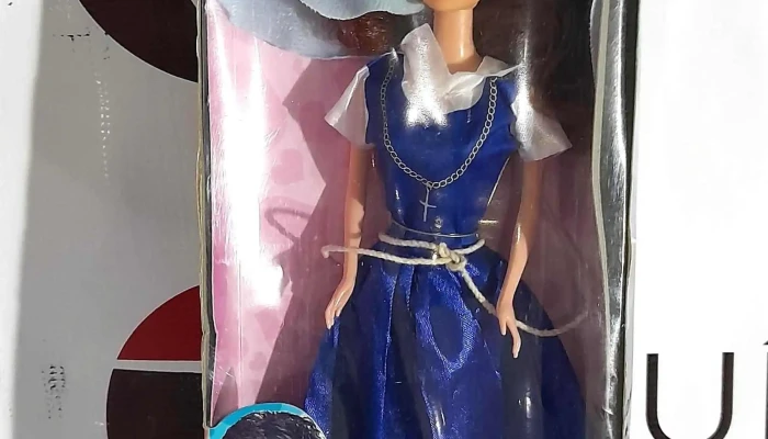 muñeca vestido azul