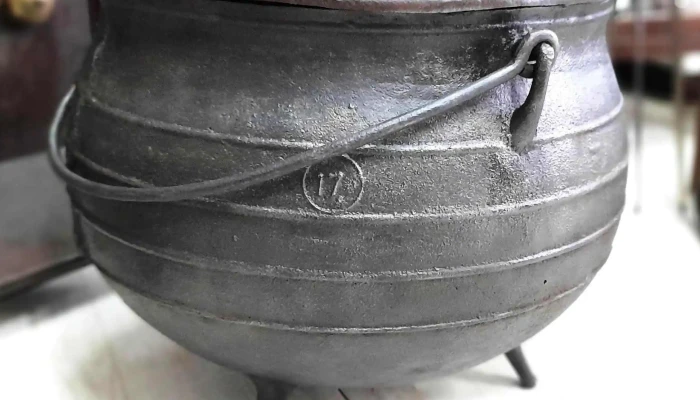 Olla antigua 60 litros con tapa sana