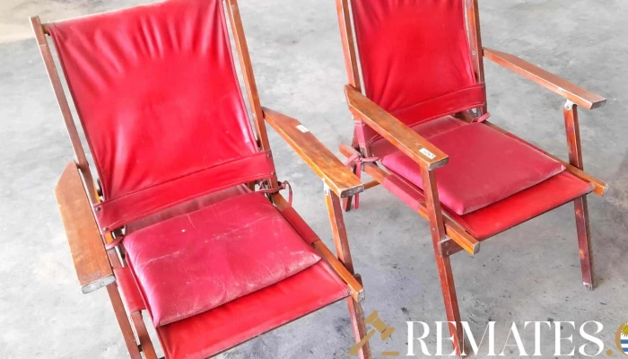 par de banqueetas americanas en madera y cuerina