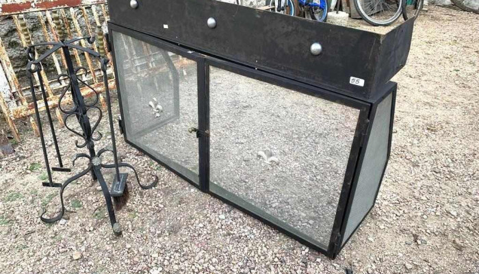 Paraban Chispero Dos Puertas C/ Laterales 1,14 X 0,37 X 0,60 Alto Y Soporte Atizadores