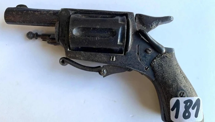 Pequeño Revolver Antiguo Gatillo Abatible (0,15)