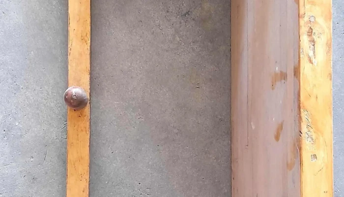 perchero en madera con estante